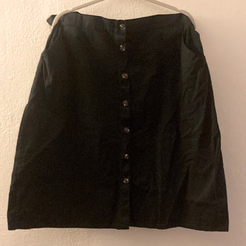 Black button front skirt NWT